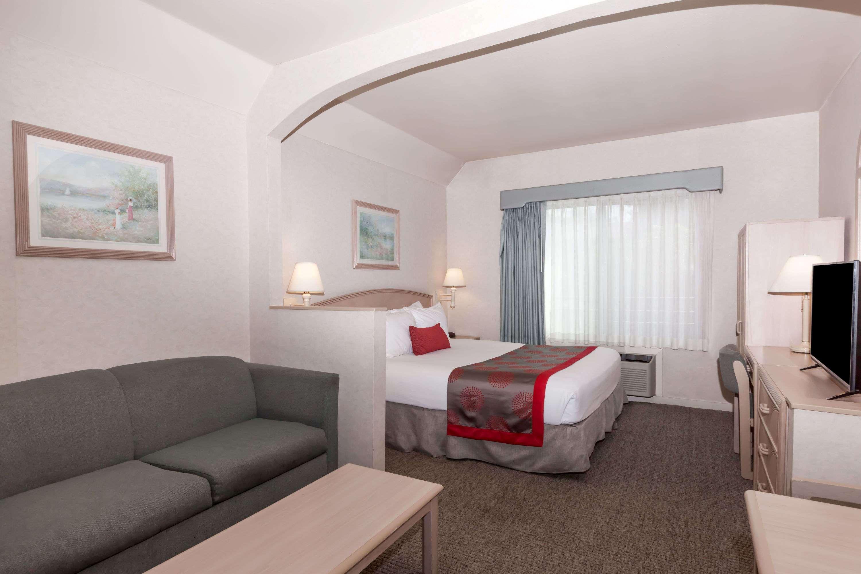 Ramada By Wyndham Bakersfield Hotel Kültér fotó