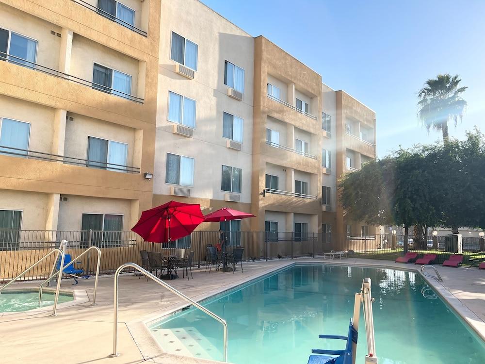 Ramada By Wyndham Bakersfield Hotel Kültér fotó