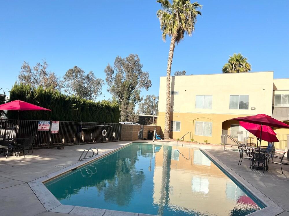 Ramada By Wyndham Bakersfield Hotel Kültér fotó