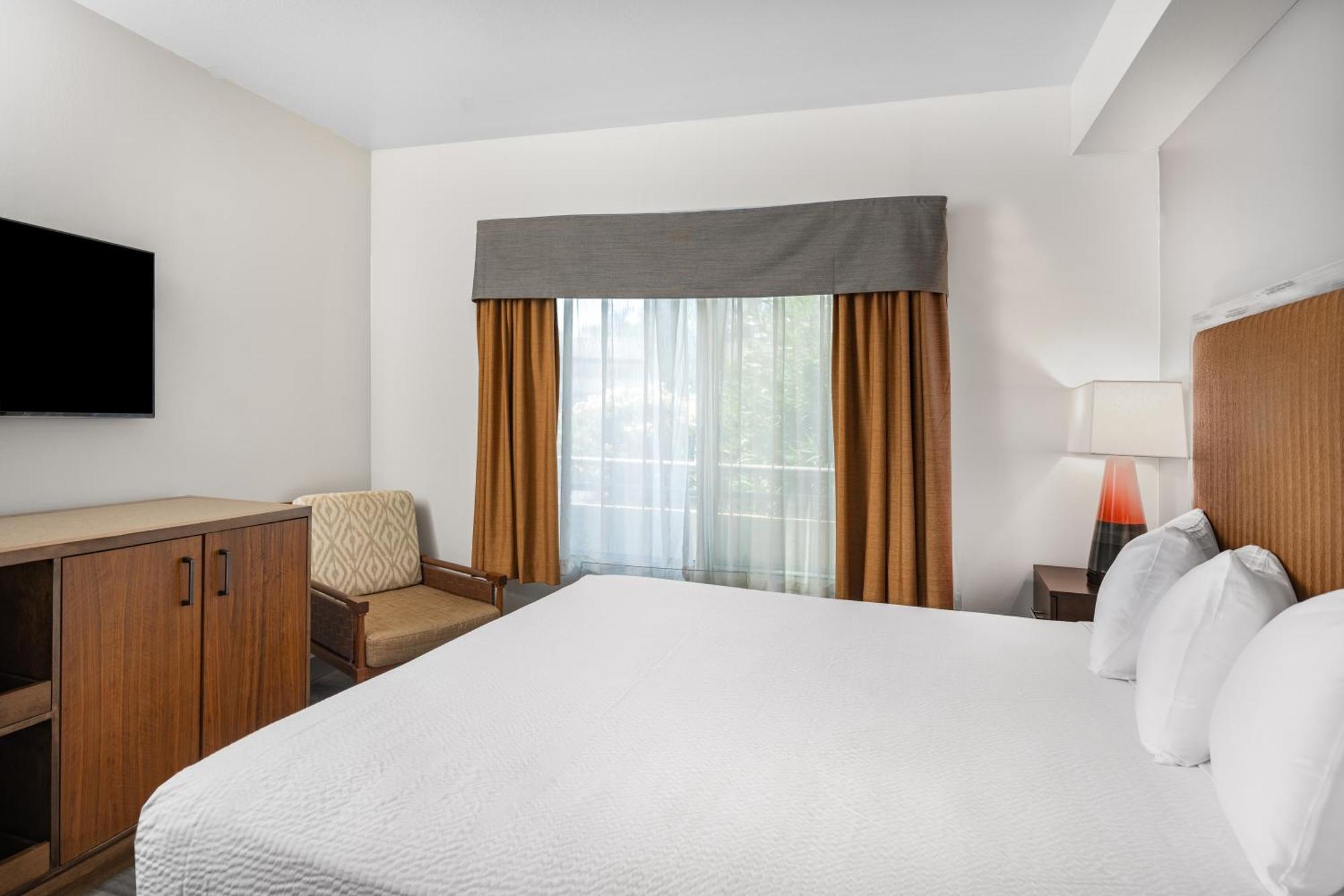 Ramada By Wyndham Bakersfield Hotel Kültér fotó