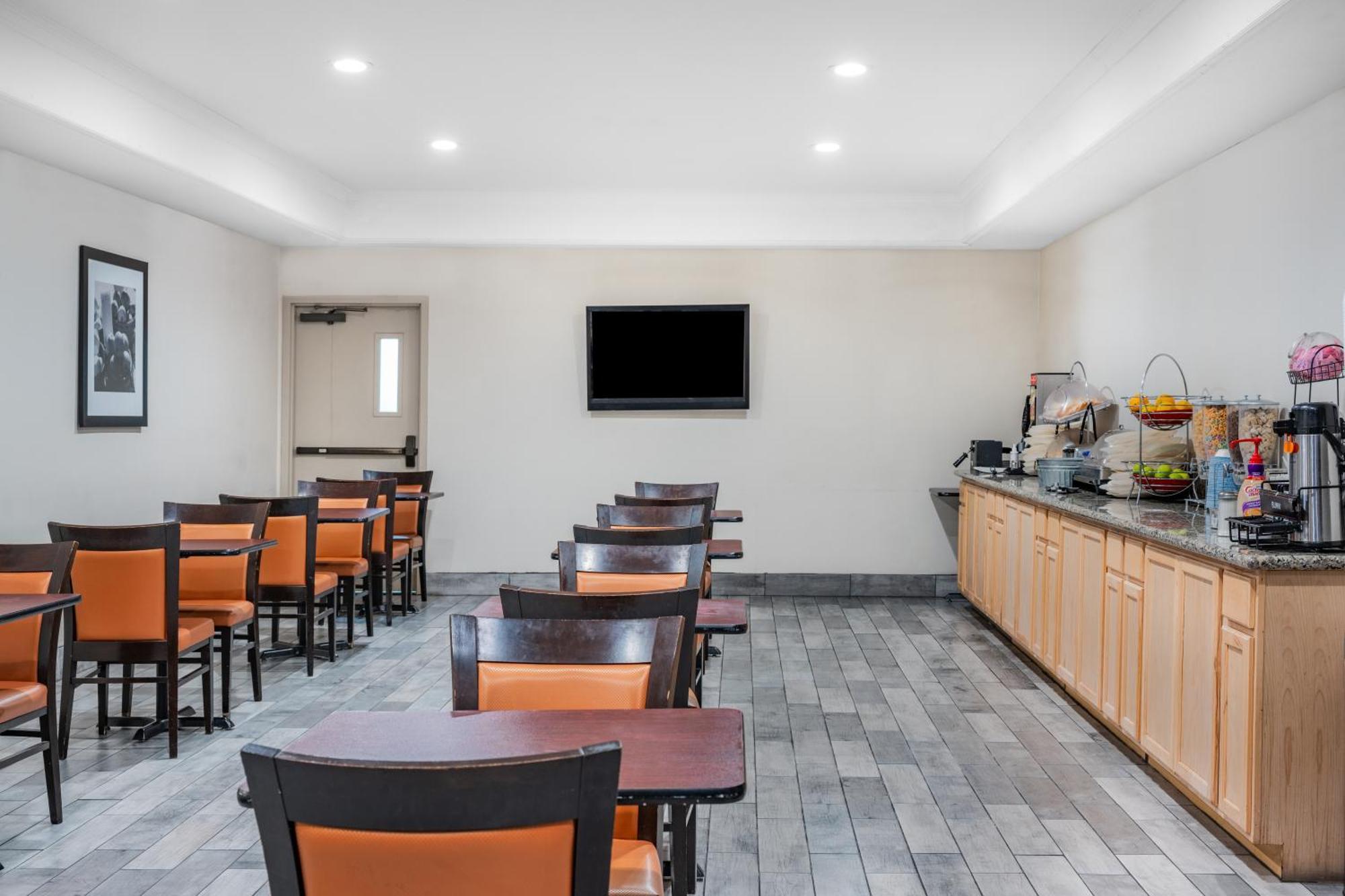 Ramada By Wyndham Bakersfield Hotel Kültér fotó