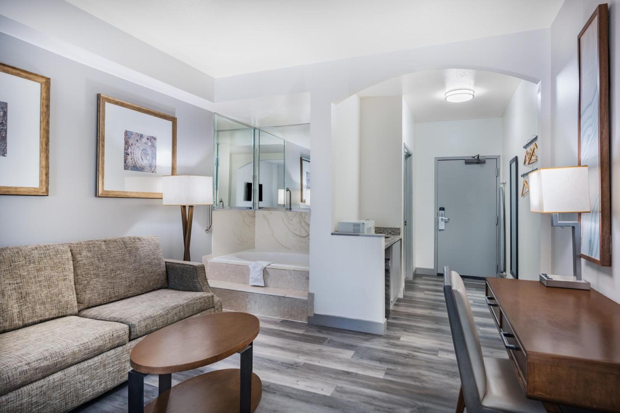 Ramada By Wyndham Bakersfield Hotel Kültér fotó
